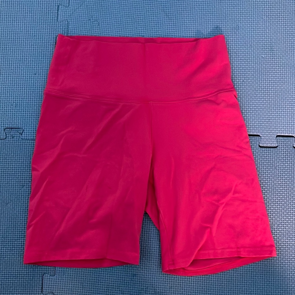 Aritzia TnA high waist bike shorts - great condition